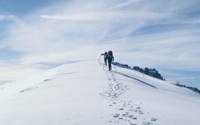 Staying Cozy on the Trail: Winter Hiking with Mongolian Cashmere Wool Socks